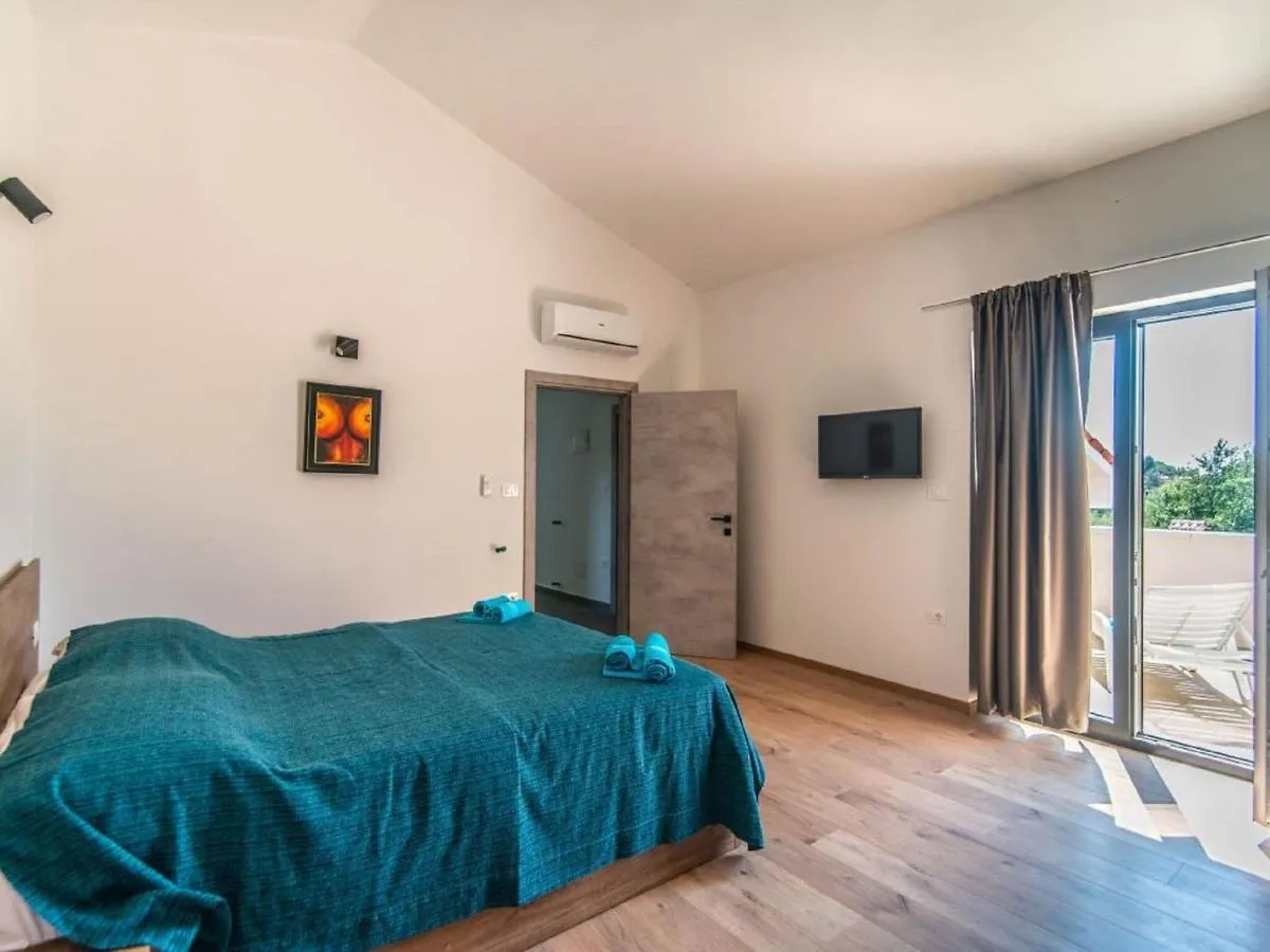 Villa With Swimming Pool And Outdoor Kitchen Svetvincenat 0*,