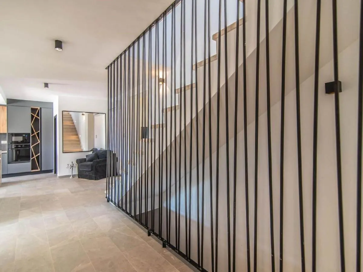 Villa With Swimming Pool And Outdoor Kitchen Svetvincenat