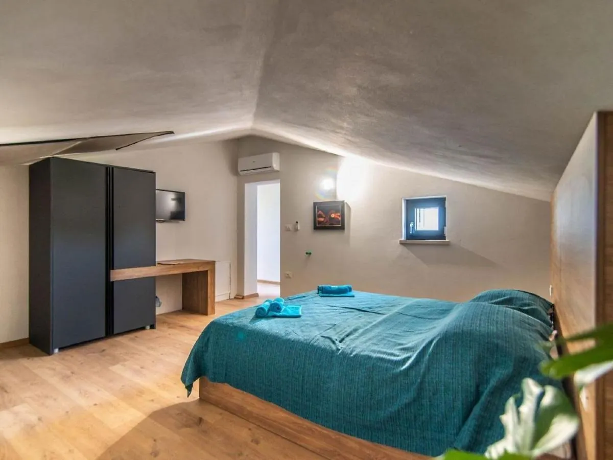 Villa With Swimming Pool And Outdoor Kitchen Svetvincenat 0*,