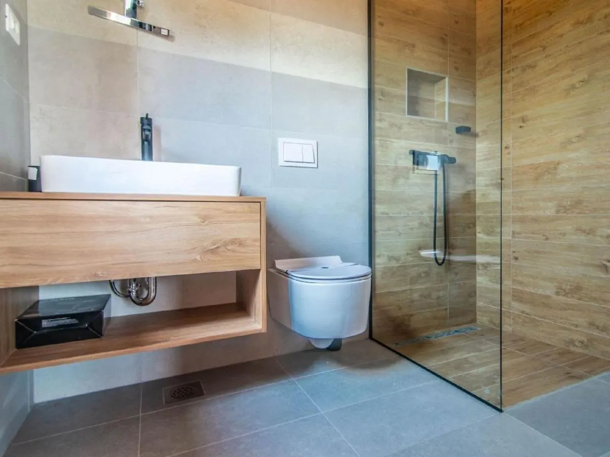 Villa With Swimming Pool And Outdoor Kitchen Svetvincenat
