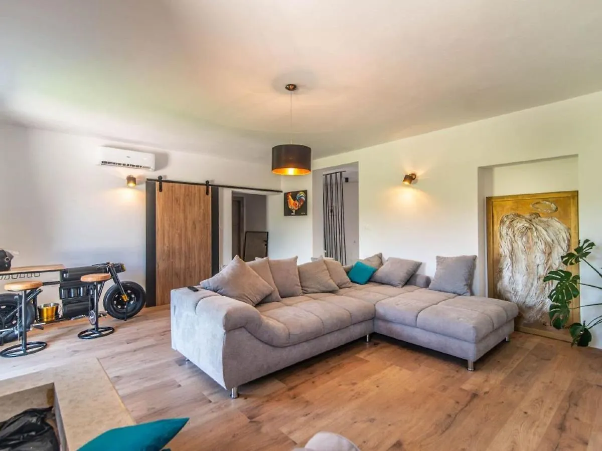 Villa With Swimming Pool And Outdoor Kitchen Svetvincenat