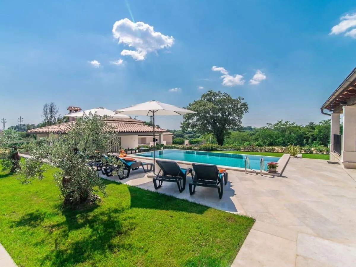 Villa With Swimming Pool And Outdoor Kitchen Svetvincenat