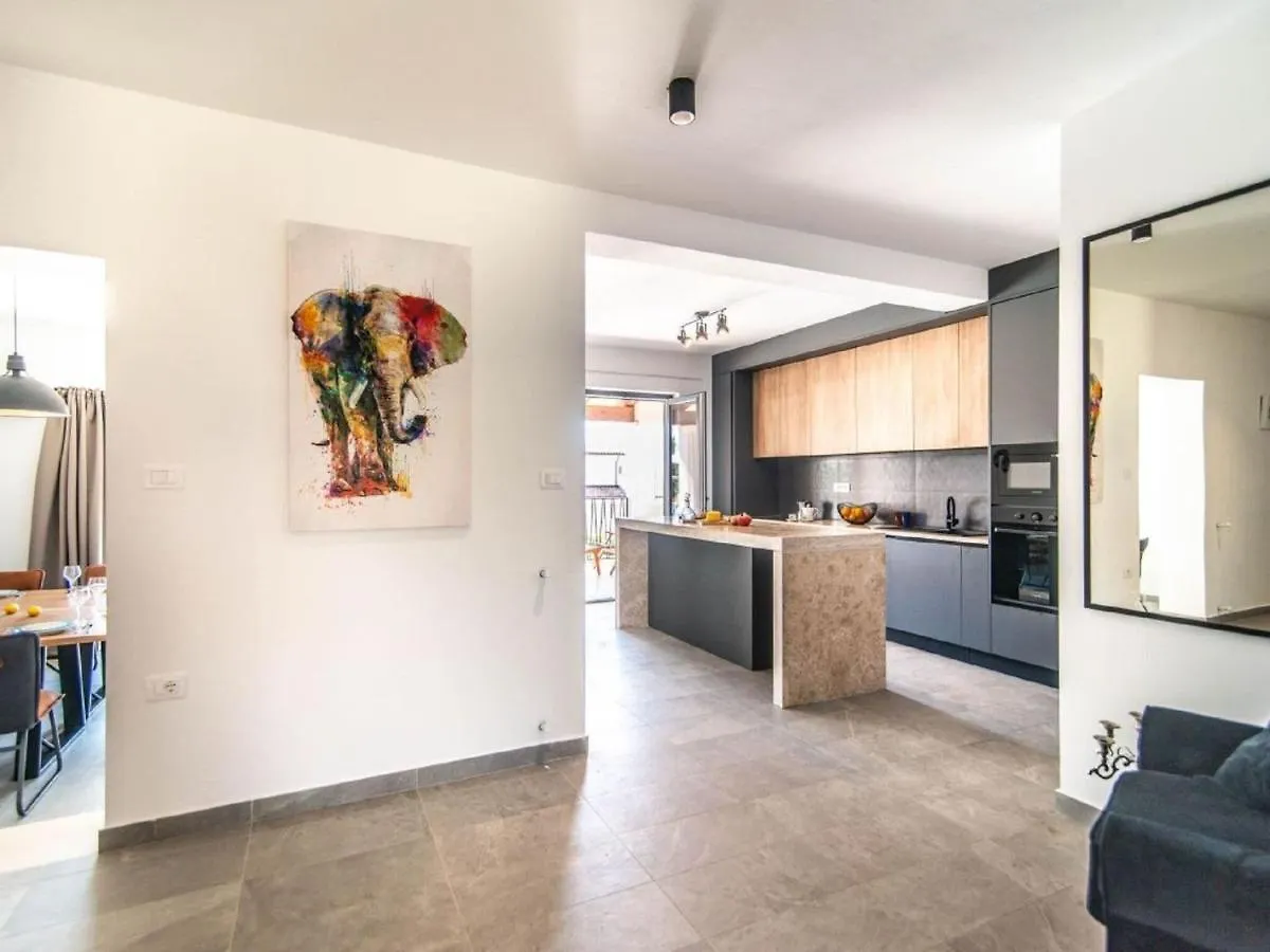Villa With Swimming Pool And Outdoor Kitchen Svetvincenat Croatia