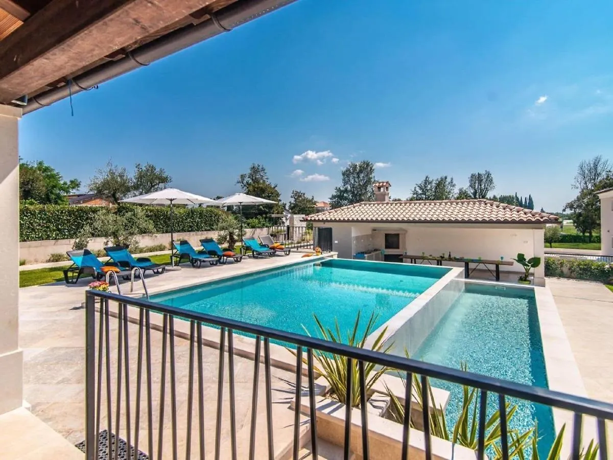 Villa With Swimming Pool And Outdoor Kitchen Svetvincenat