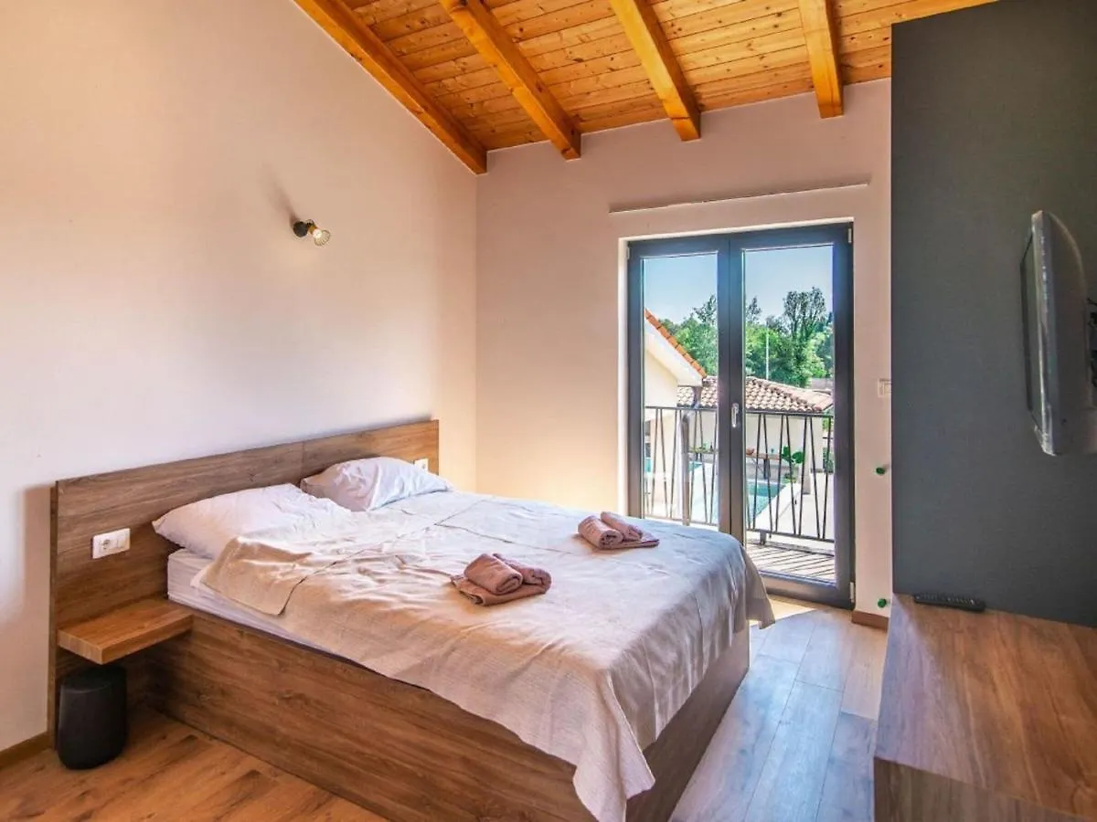 Villa With Swimming Pool And Outdoor Kitchen Svetvincenat