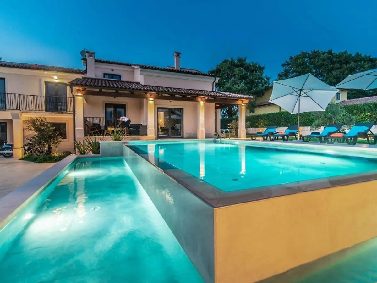 Villa With Swimming Pool And Outdoor Kitchen Svetvincenat