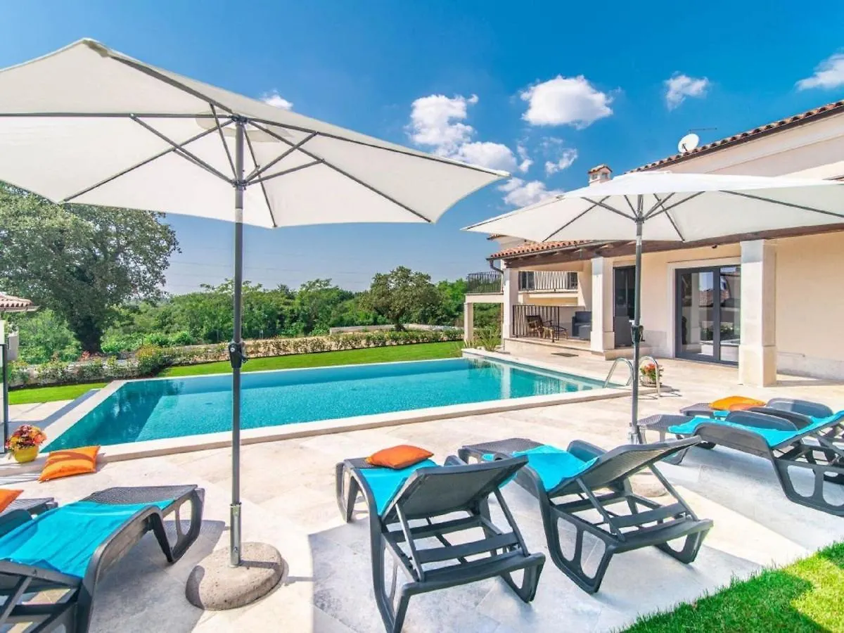Villa With Swimming Pool And Outdoor Kitchen Svetvincenat